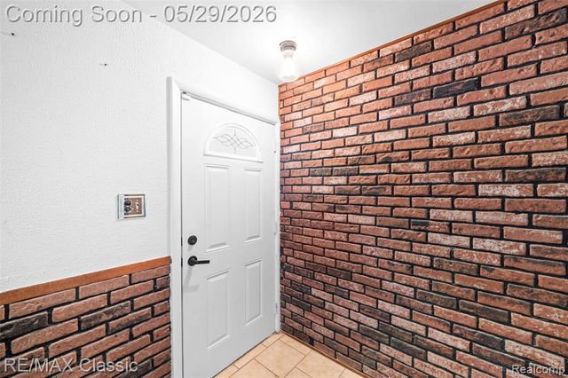 15586 Oakbrook Street, Romulus, MI 48174