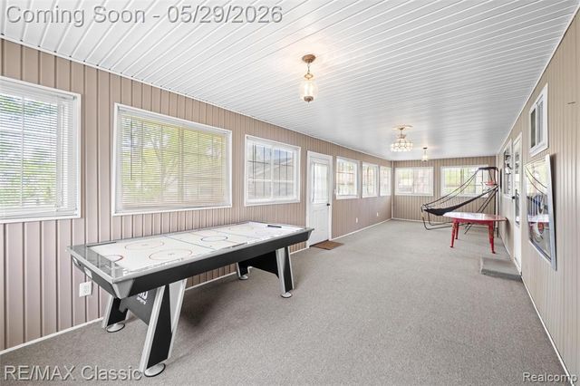 15586 Oakbrook Street, Romulus, MI 48174
