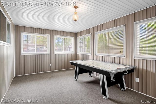 15586 Oakbrook Street, Romulus, MI 48174