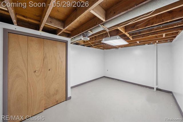 15586 Oakbrook Street, Romulus, MI 48174