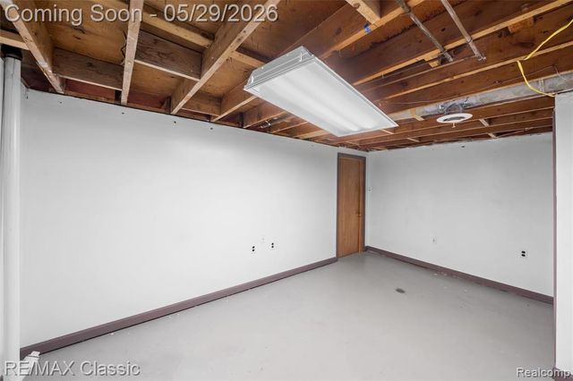 15586 Oakbrook Street, Romulus, MI 48174