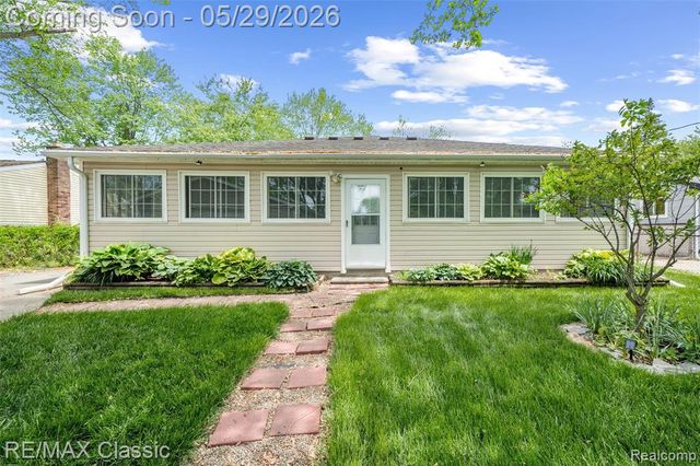 15586 Oakbrook Street, Romulus, MI 48174
