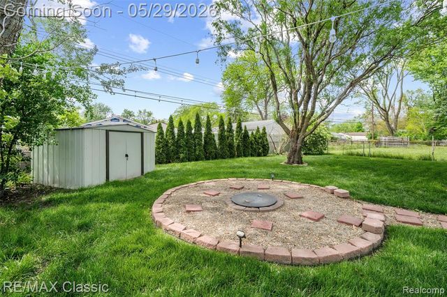 15586 Oakbrook Street, Romulus, MI 48174
