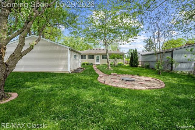 15586 Oakbrook Street, Romulus, MI 48174