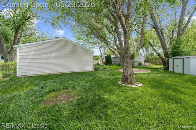 15586 Oakbrook Street, Romulus, MI 48174