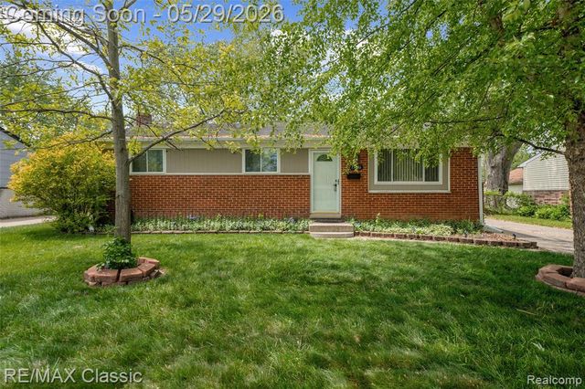 15586 Oakbrook Street, Romulus, MI 48174