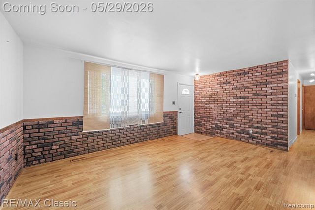 15586 Oakbrook Street, Romulus, MI 48174