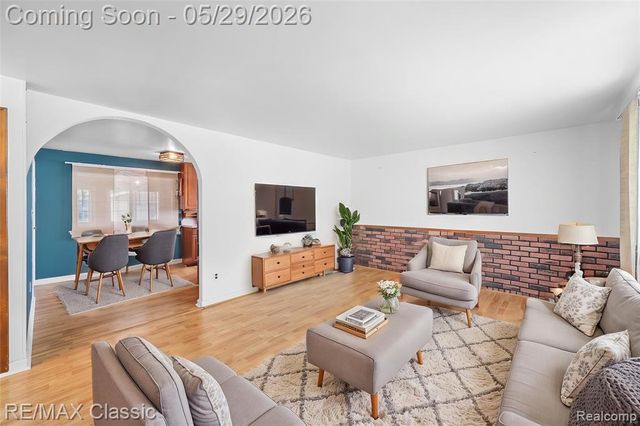 15586 Oakbrook Street, Romulus, MI 48174