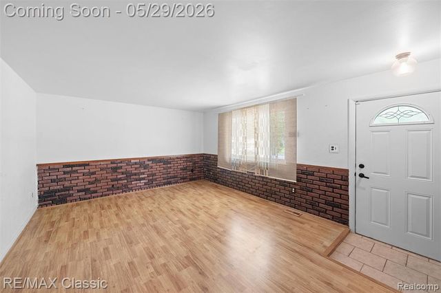 15586 Oakbrook Street, Romulus, MI 48174