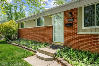 15586 Oakbrook Street, Romulus, MI 48174