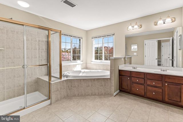 22103 VANTAGE POINTE PL, Ashburn, VA 20148