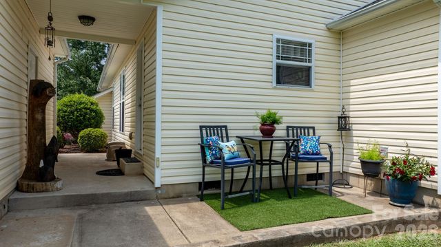 161 Winding Cedar Drive, Statesville, NC 28677