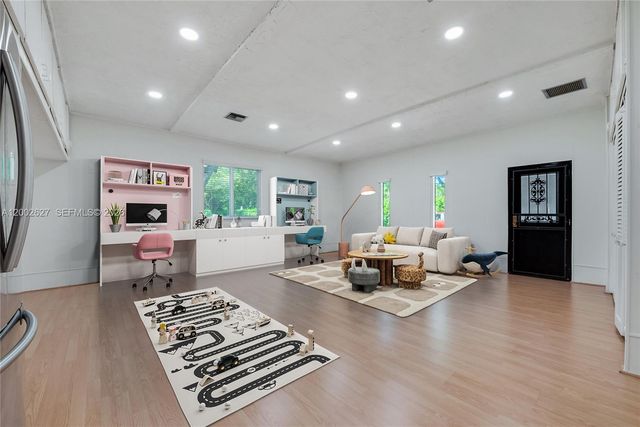 11401 SW 67th Ave, Pinecrest, FL 33156