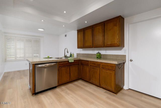 42025 Village 42, Camarillo, CA 93012