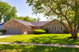 1667 NW 93rd Court, Clive, IA 50325