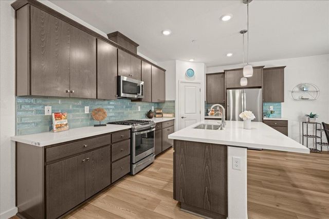 3360 Gallatin Dr, Folsom, CA 95630