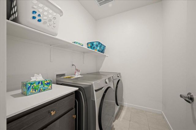 3360 Gallatin Dr, Folsom, CA 95630