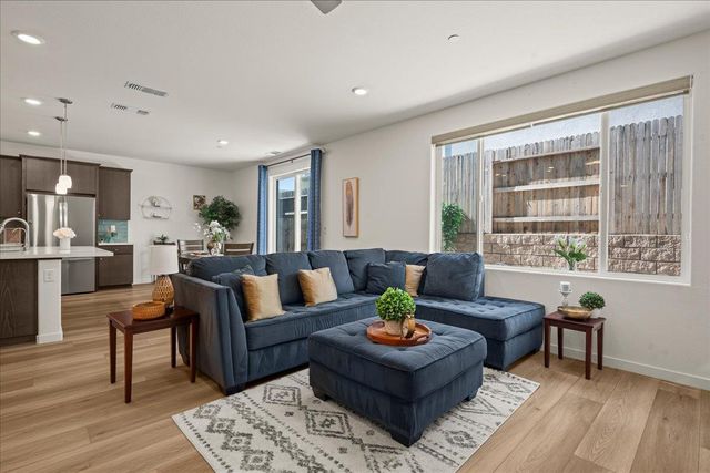 3360 Gallatin Dr, Folsom, CA 95630