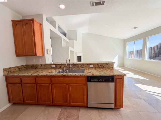 1257 Brooktrail Dr, Pittsburg, CA 94565