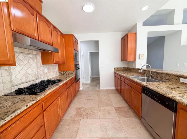 1257 Brooktrail Dr, Pittsburg, CA 94565