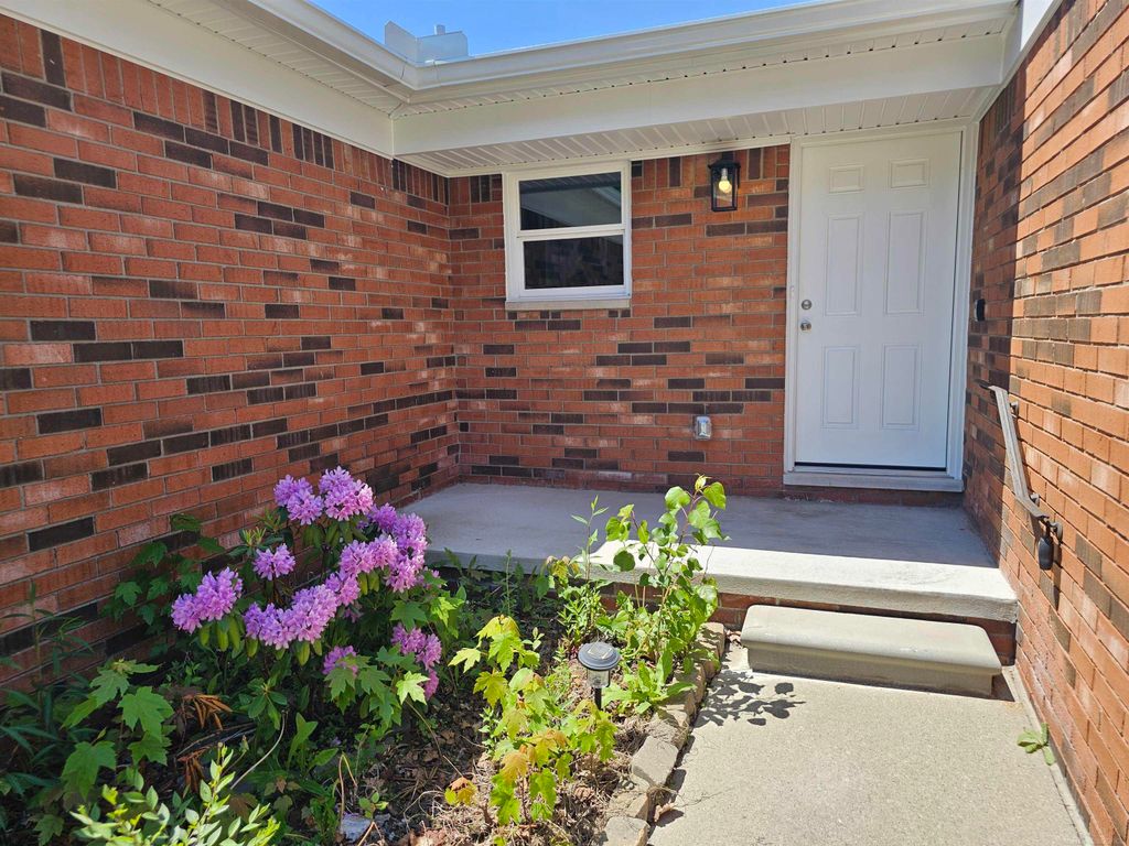 37971 Dor Sal Street, Sterling Heights, MI 48312