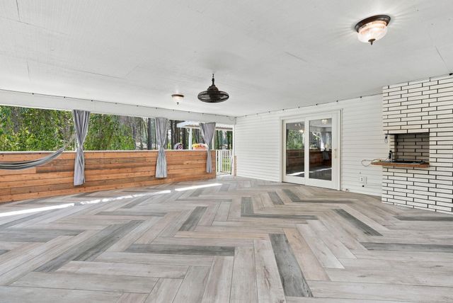 17317 N Saddle Hill Rd, Colbert, WA 99005