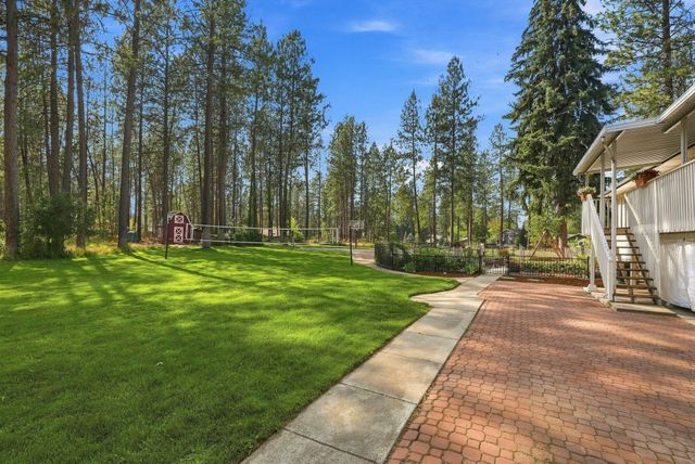 17317 N Saddle Hill Rd, Colbert, WA 99005