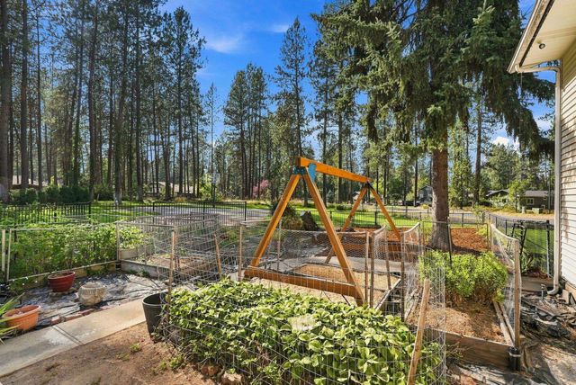 17317 N Saddle Hill Rd, Colbert, WA 99005