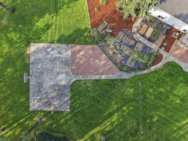 17317 N Saddle Hill Rd, Colbert, WA 99005