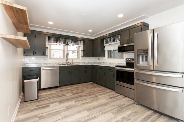 733 HILLVIEW DR, Dayton, VA 22821