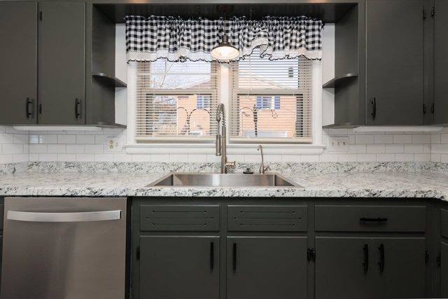 733 HILLVIEW DR, Dayton, VA 22821