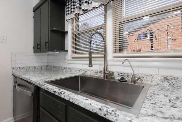 733 HILLVIEW DR, Dayton, VA 22821