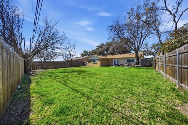 6304 Buckingham Trail, North Richland Hills, TX 76182