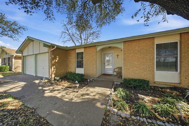 6304 Buckingham Trail, North Richland Hills, TX 76182