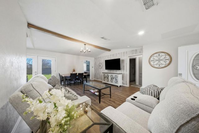 6304 Buckingham Trail, North Richland Hills, TX 76182