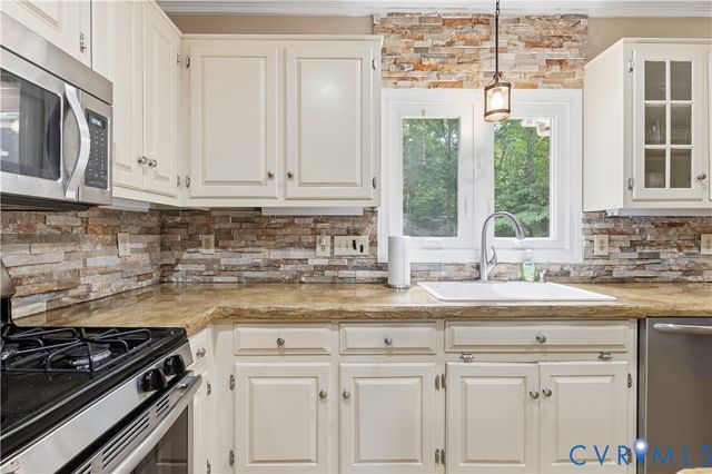 9803 Gates Bluff Dr, Chesterfield, VA 23832