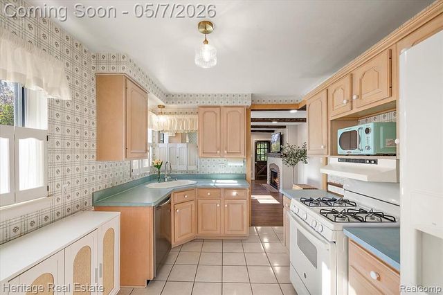 31881 Lamar Drive, Farmington, MI 48336