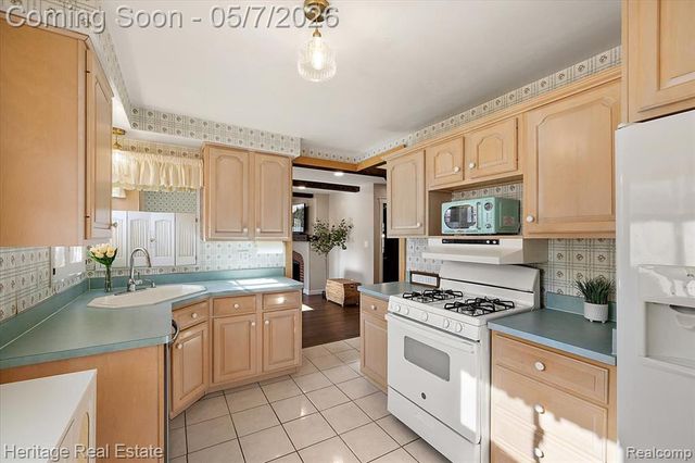 31881 Lamar Drive, Farmington, MI 48336