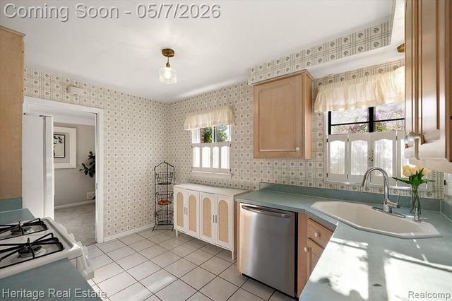 31881 Lamar Drive, Farmington, MI 48336
