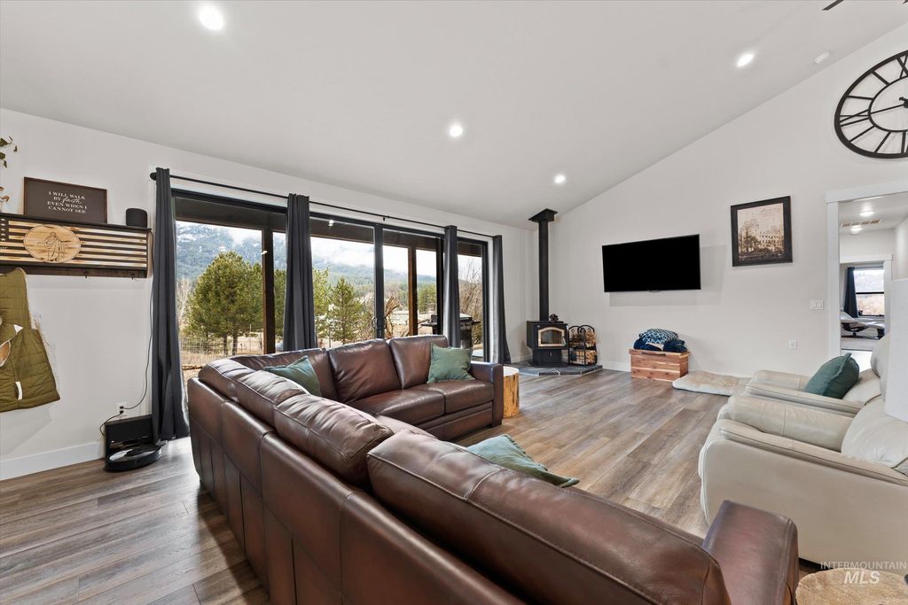 20 Hawthorne Ln, Garden Valley, ID 83622 photo 18