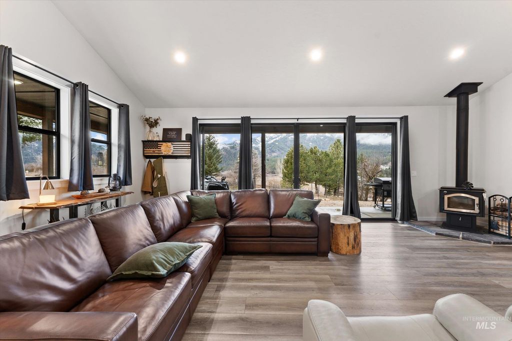 20 Hawthorne Ln, Garden Valley, ID 83622 photo 19