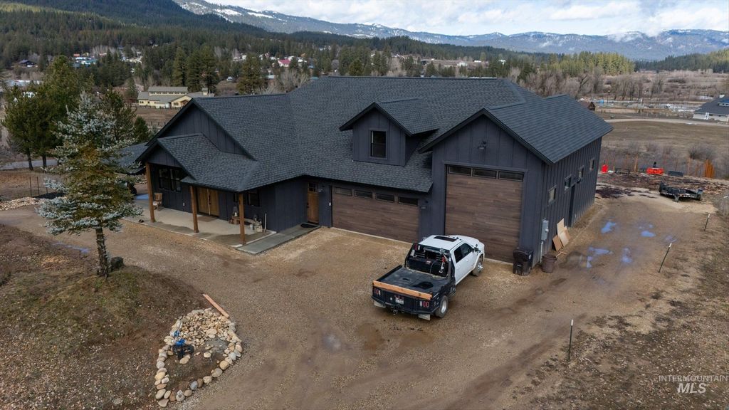 20 Hawthorne Ln, Garden Valley, ID 83622 photo 2