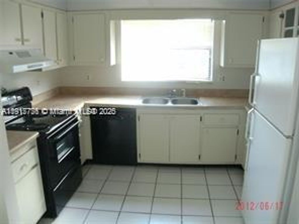 1338 White Pine Dr, Wellington, FL 33414