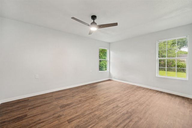 5520 Jewell Avenue, Fort Worth, TX 76112