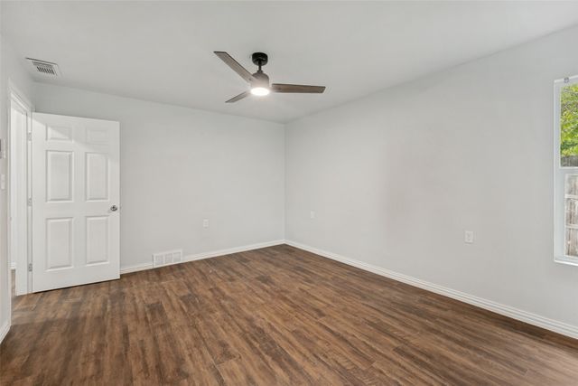 5520 Jewell Avenue, Fort Worth, TX 76112