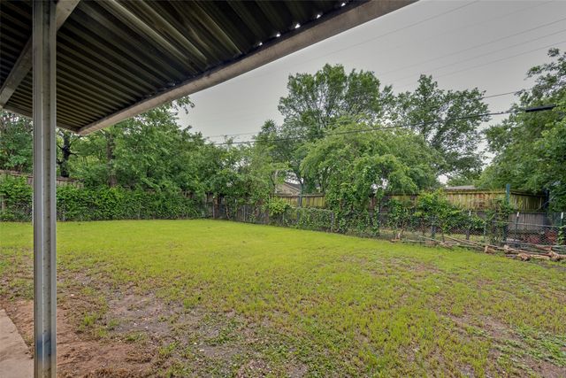 5520 Jewell Avenue, Fort Worth, TX 76112