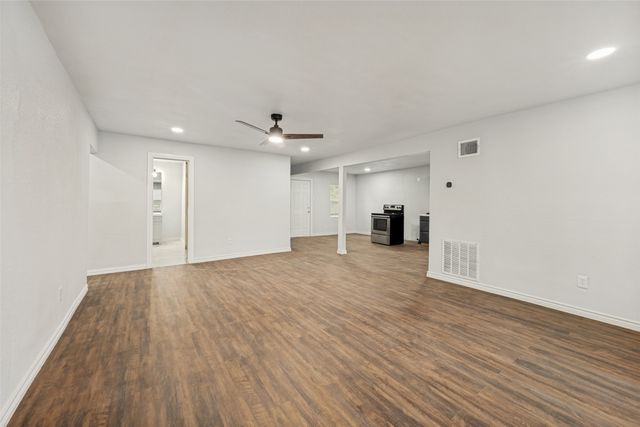 5520 Jewell Avenue, Fort Worth, TX 76112