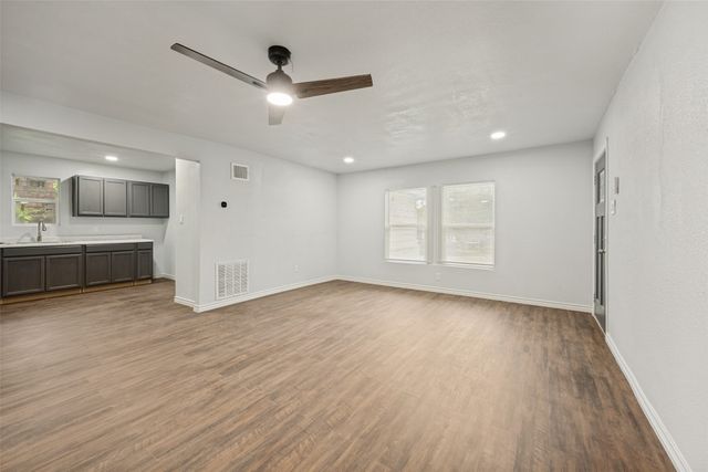 5520 Jewell Avenue, Fort Worth, TX 76112