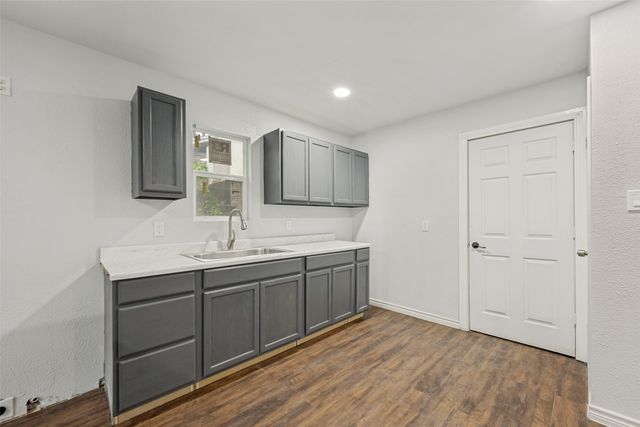 5520 Jewell Avenue, Fort Worth, TX 76112