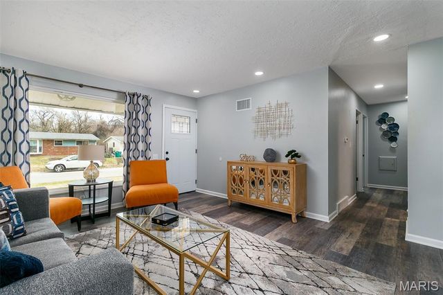 10231 Monarch Drive, St Louis, MO 63136